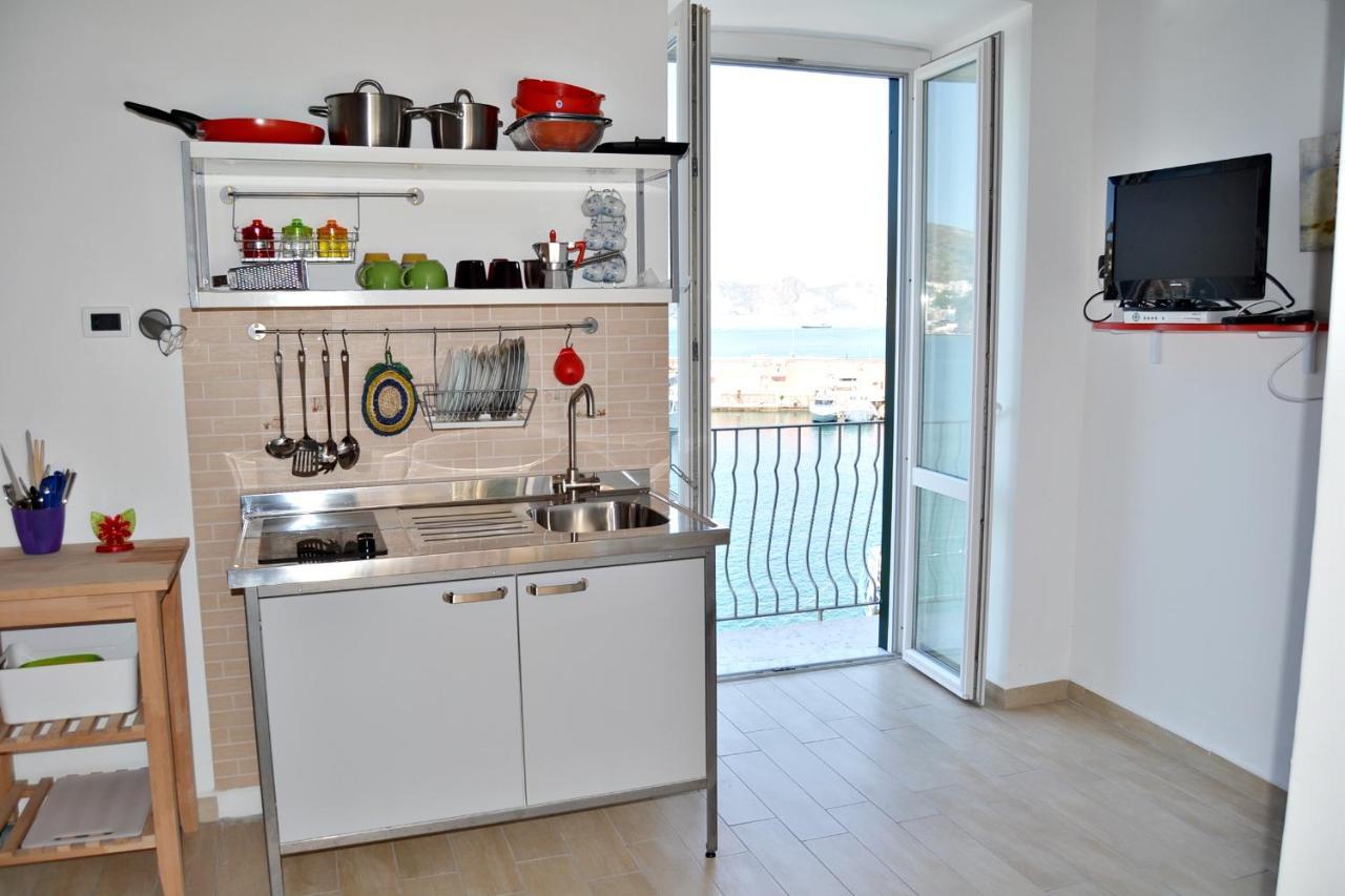 Maridea - La Darsena Lägenhet Ponza Exteriör bild