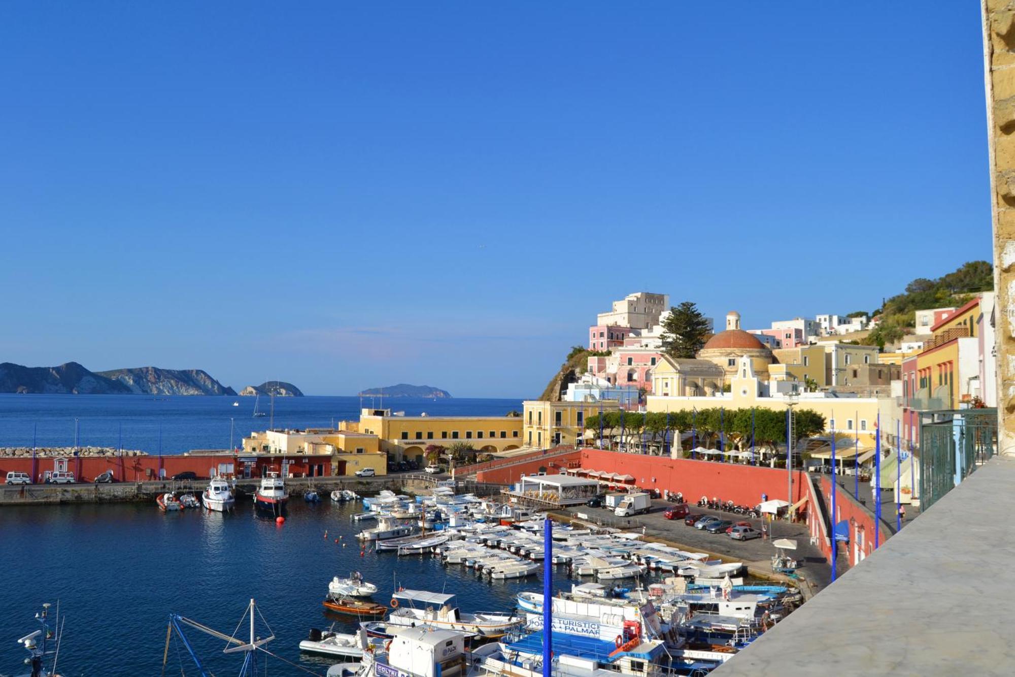 Maridea - La Darsena Lägenhet Ponza Exteriör bild